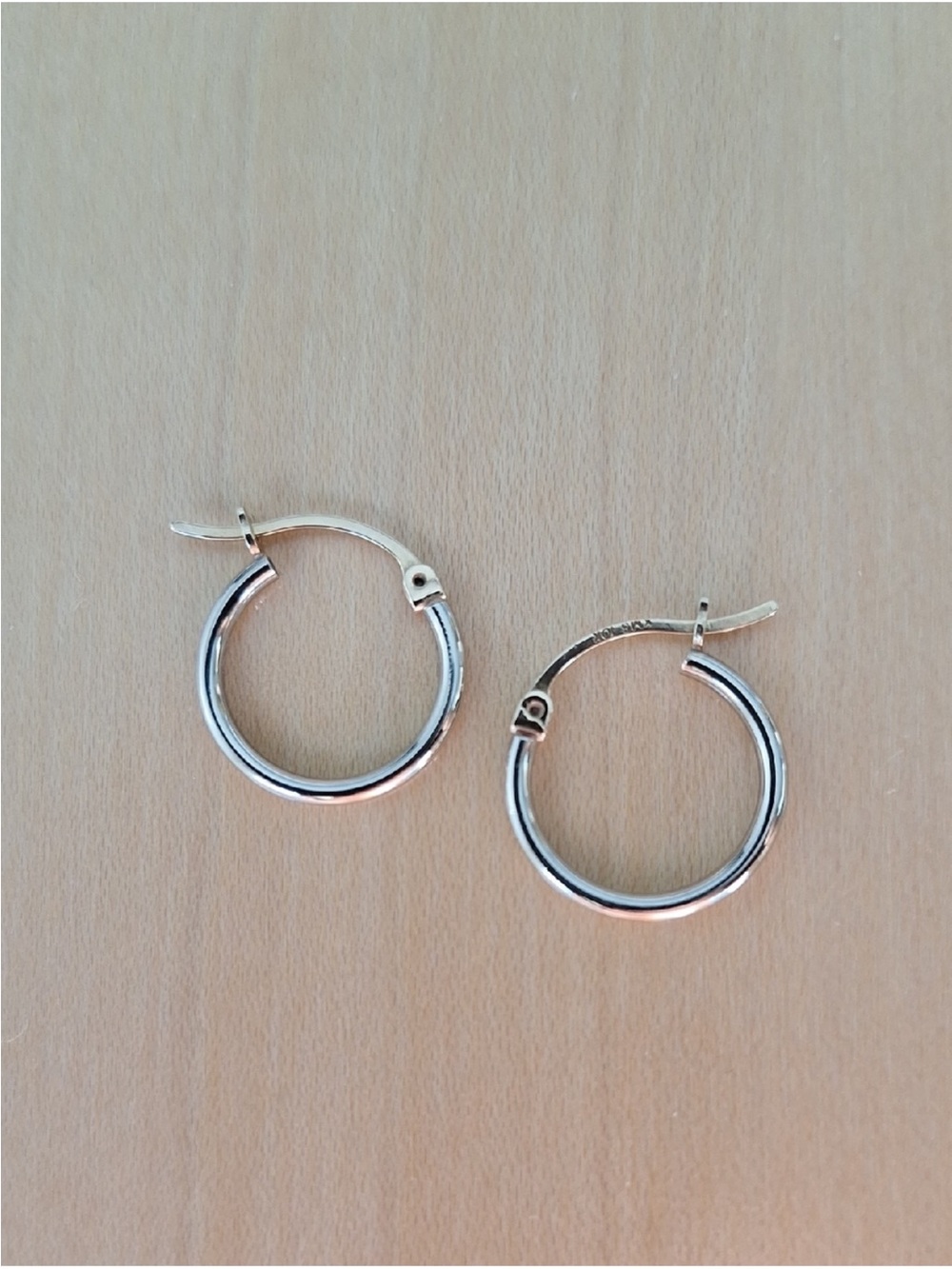 10k white gold Hoop Earrings with yellow gold posts